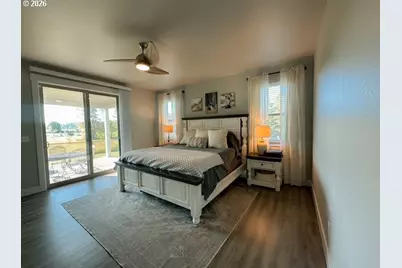 946 S Calapooia St, Sutherlin, OR 97479 - Photo 17