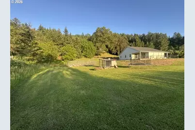 946 S Calapooia St, Sutherlin, OR 97479 - Photo 29