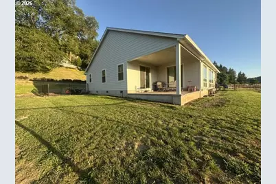 946 S Calapooia St, Sutherlin, OR 97479 - Photo 27