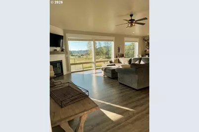 946 S Calapooia St, Sutherlin, OR 97479 - Photo 3