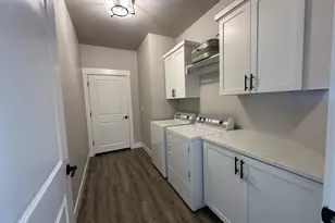 946 S Calapooia St, Sutherlin, OR 97479 - Photo 17