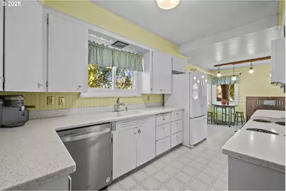 1301 9th St, Oregon City, OR 97045 - Photo 11