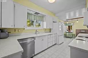 1301 9th St, Oregon City, OR 97045 - Photo 11