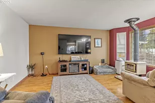 1102 S 11th Ave, Kelso, WA 98626 - Photo 3