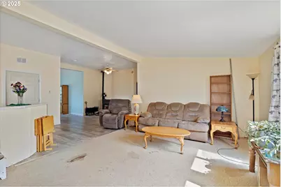 8325 SE Sky Vista Dr, Amity, OR 97101 - Photo 3