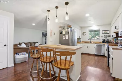 832 E 7th St, Molalla, OR 97038 - Photo 7