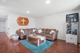 832 E 7th St, Molalla, OR 97038 - Photo 3
