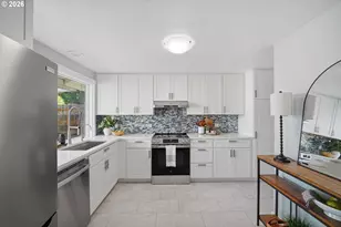 3465 Strathmore Pl, Eugene, OR 97405 - Photo 11