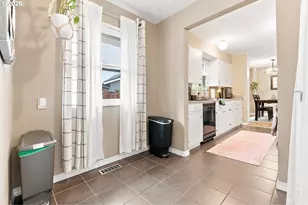 9241 SE Main St, Portland, OR 97216 - Photo 21
