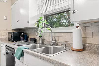 9241 SE Main St, Portland, OR 97216 - Photo 9