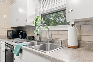 9241 SE Main St, Portland, OR 97216 - Photo 9
