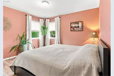 9241 SE Main St, Portland, OR 97216 - Photo 15