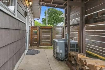 9241 SE Main St, Portland, OR 97216 - Photo 27