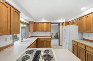 8910 NE 32nd Ave, Vancouver, WA 98665 - Photo 7