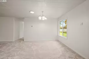 3018 W Filbert Ave, Roseburg, OR 97471 - Photo 17