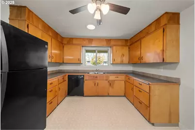 3018 W Filbert Ave, Roseburg, OR 97471 - Photo 7