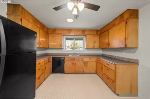 3018 W Filbert Ave, Roseburg, OR 97471 - Photo 7