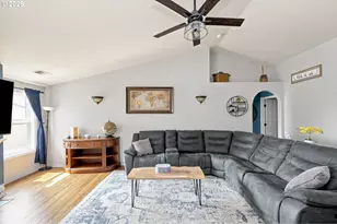 206 Hauser Ct, Molalla, OR 97038 - Photo 11