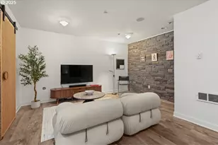 1684 NW Riverscape St, Portland, OR 97209 - Photo 37