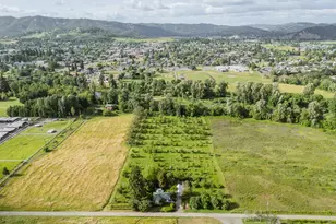 572 Dillard Gardens Rd, Winston, OR 97496 - Photo 1