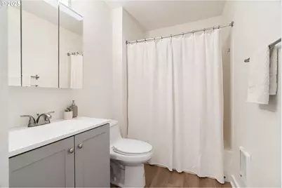 618 NE Killingsworth Ct, Portland, OR 97211 - Photo 21