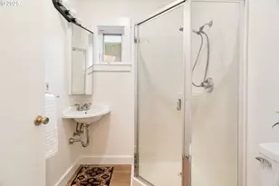 618 NE Killingsworth Ct, Portland, OR 97211 - Photo 13