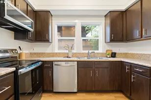 618 NE Killingsworth Ct, Portland, OR 97211 - Photo 9