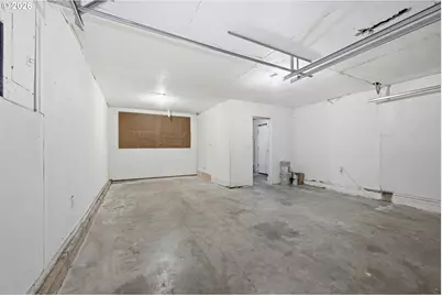 3705 Peppertree Dr, Eugene, OR 97402 - Photo 31