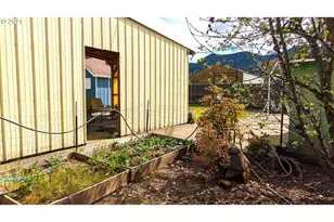 47880 W 2nd St, Oakridge, OR 97463 - Photo 33