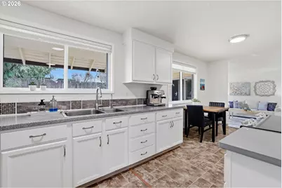 939 Hazelwood Dr, Oregon City, OR 97045 - Photo 13