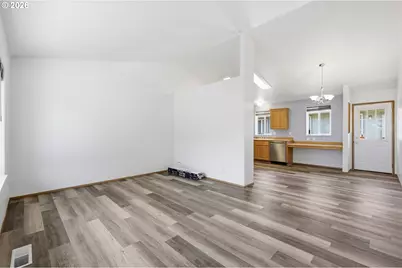 5530 E St, Springfield, OR 97478 - Photo 7