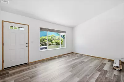 5530 E St, Springfield, OR 97478 - Photo 9