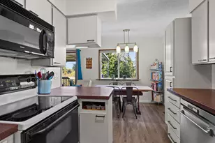 15031 NE Rose Pkwy, Portland, OR 97230 - Photo 17