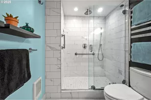 2393 SW Park Pl, Portland, OR 97205 - Photo 27