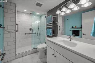 2393 SW Park Pl, Portland, OR 97205 - Photo 25