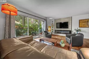 2393 SW Park Pl, Portland, OR 97205 - Photo 13