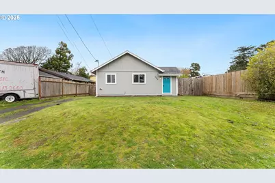 925 Crocker St, Coos Bay, OR 97420 - Photo 1