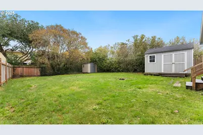 925 Crocker St, Coos Bay, OR 97420 - Photo 13