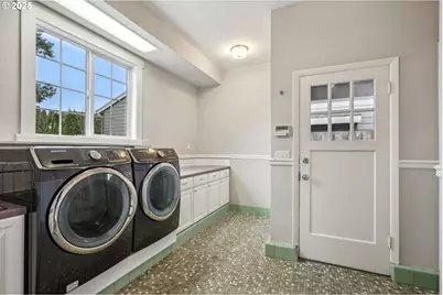 12183 SW Plantation Ter, Portland, OR 97223 - Photo 9