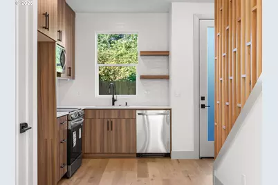 2067 SE Harold St #8, Portland, OR 97202 - Photo 3