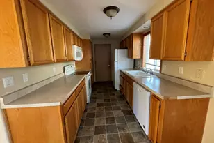 2456 Connemara Ct SE, Salem, OR 97317 - Photo 3