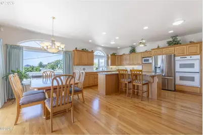 30 SW Heilberg St, Depoe Bay, OR 97341 - Photo 17