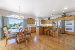 30 SW Heilberg St, Depoe Bay, OR 97341 - Photo 17