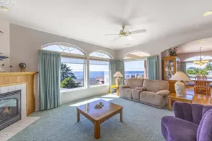 30 SW Heilberg St, Depoe Bay, OR 97341 - Photo 11