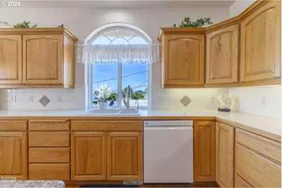 30 SW Heilberg St, Depoe Bay, OR 97341 - Photo 21