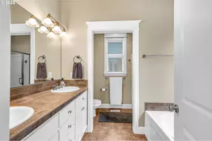 8803 SW 51st Ave, Portland, OR 97219 - Photo 17