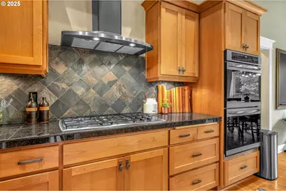 8803 SW 51st Ave, Portland, OR 97219 - Photo 11