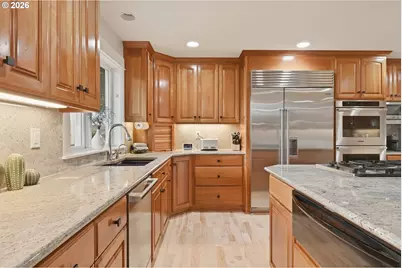 8145 SW 57th Ave, Portland, OR 97219 - Photo 15