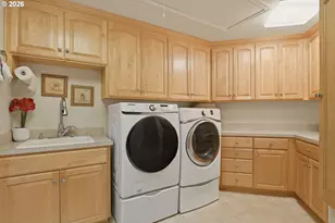 8145 SW 57th Ave, Portland, OR 97219 - Photo 41