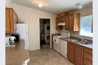 11736 Chinquapin Dr, Crescent Lake, OR 97733 - Photo 3